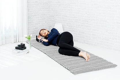Leewadee - Foldable Floor Mattress - Japanese Roll Up Futon -Trifold Tatami Mat- Guest Floor Bed - Camping Mattress - Thai Massage Mat, Kapok Filled, 75 x 28 inches, Black White