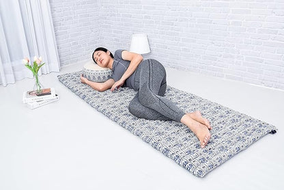 Leewadee - Foldable Floor Mattress - Japanese Roll Up Futon -Trifold Tatami Mat- Guest Floor Bed - Camping Mattress - Thai Massage Mat, Kapok Filled, 75 x 28 inches, Blue White